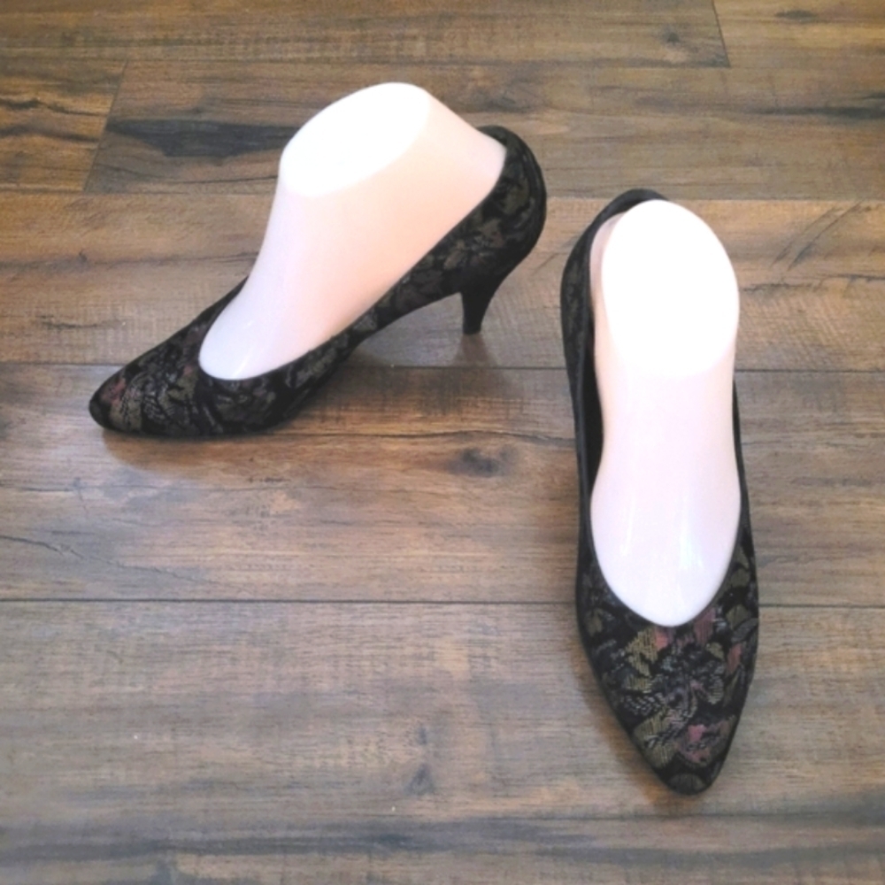 Vintage - Bruno Magli Black Tapestry Almond Toe Heels